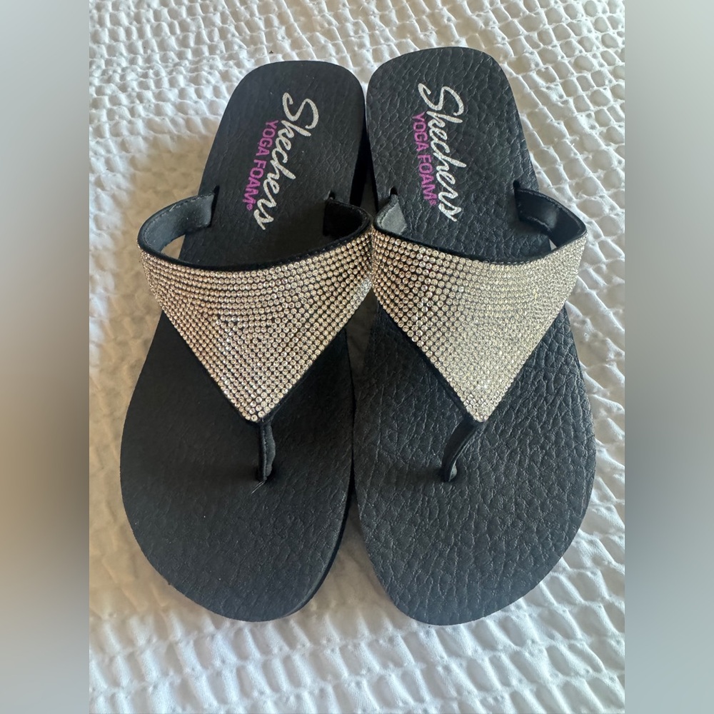 Skechers yoga foam bling flip flops